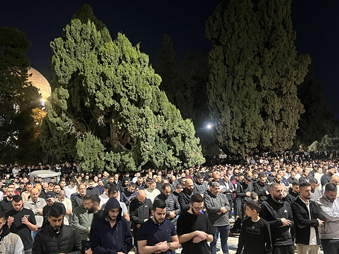 70 ألف مصل أدوا صلاتي العشاء والتراويح في المسجد الأقصى